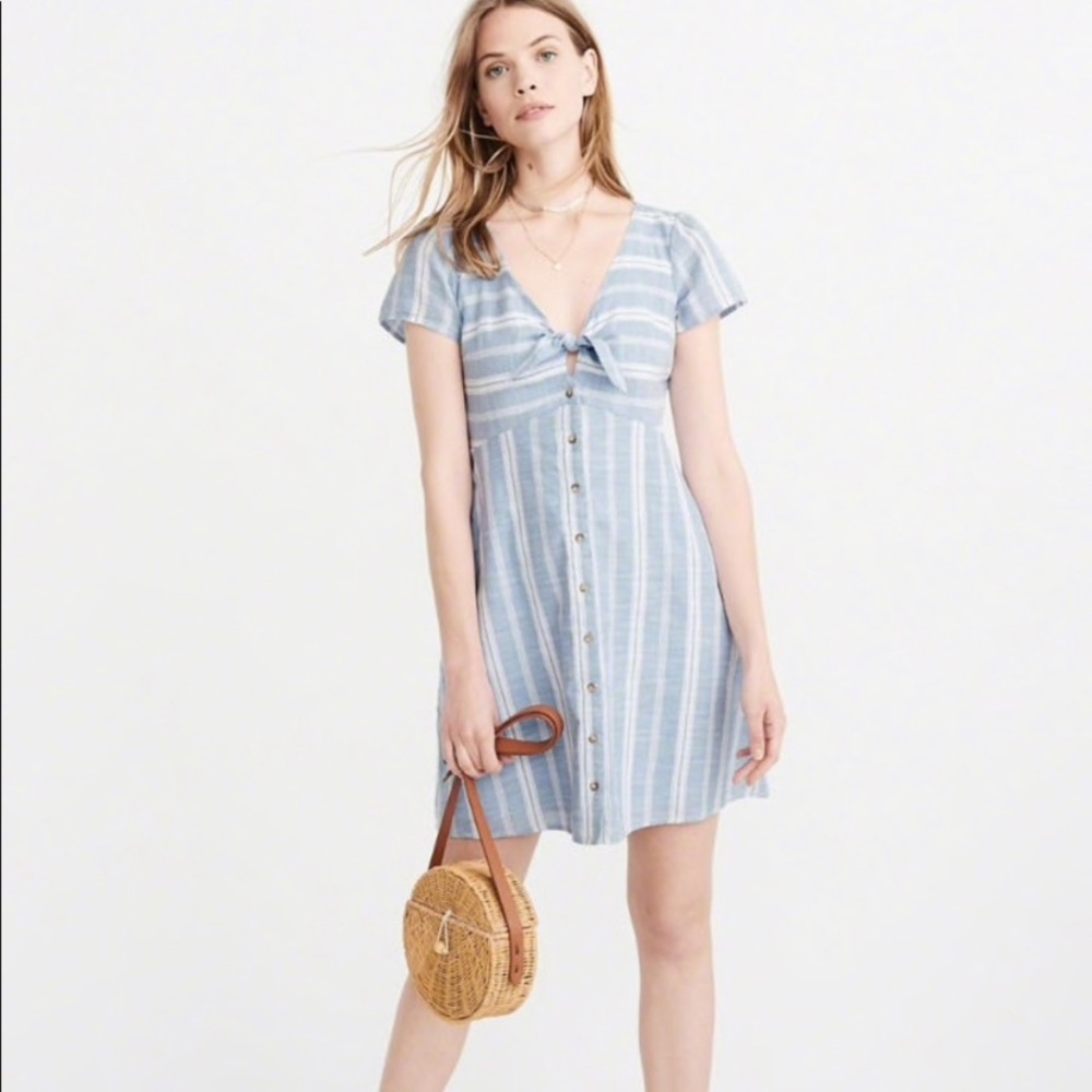 Abercrombie Blue & White Striped Tie-Front Buttoned Chambray Dress w/ Pockets